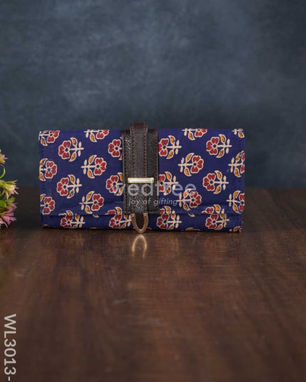 Printed Fabric Wallet With Flip Lock - Wl3013 5 Clutches And Purses