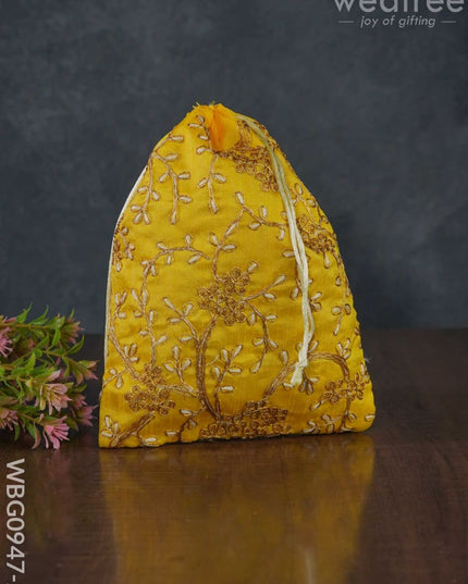 String Bag With Floral Embroidery - Wbg0947 Small Bags