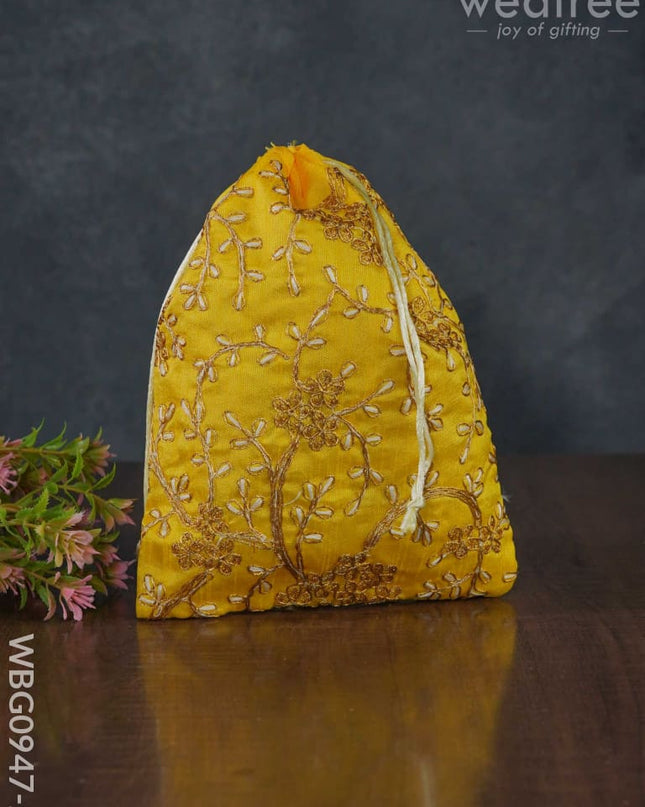 String Bag With Floral Embroidery - Wbg0947 Small Bags