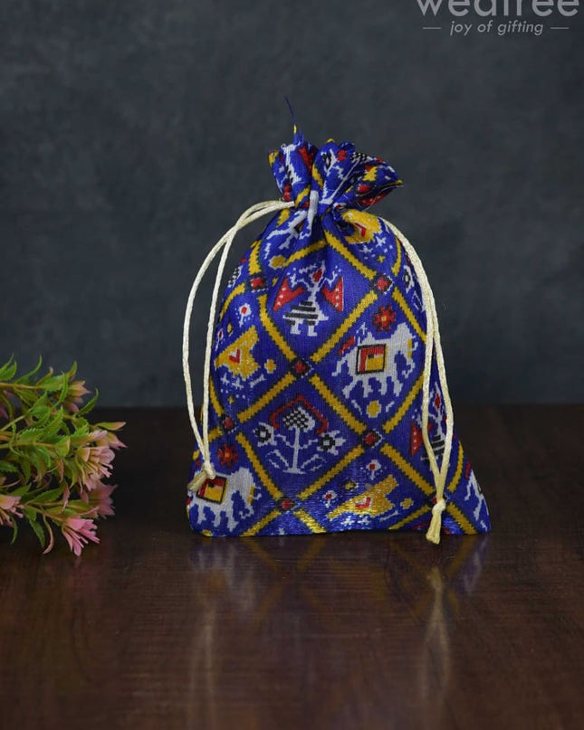 String Bag With Patola Prints - Wbg0954 Bags
