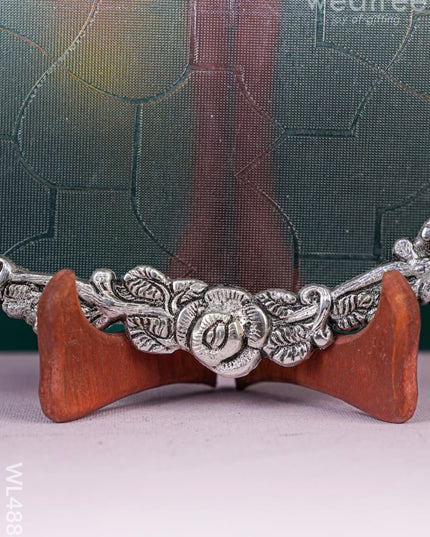 White Metal Oval Tray - WL4886 White Metal