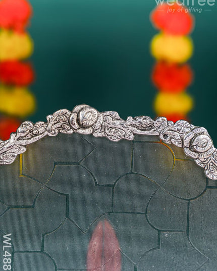 White Metal Oval Tray - WL4886 White Metal