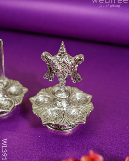 White Metal Shanku Chakra Diya - Wl3918