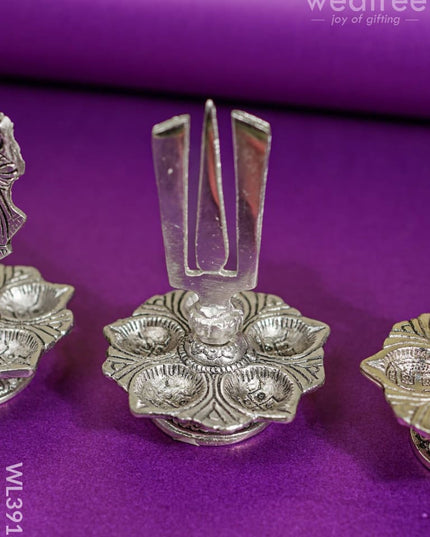 White Metal Shanku Chakra Diya - Wl3918